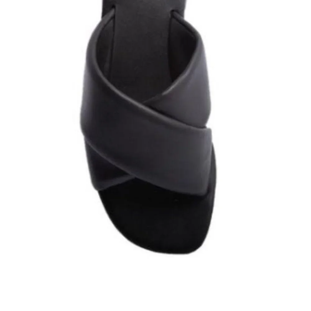 !! NEW !! Criss Cross Padded Slide Sandals in Black - Picture 3 of 6